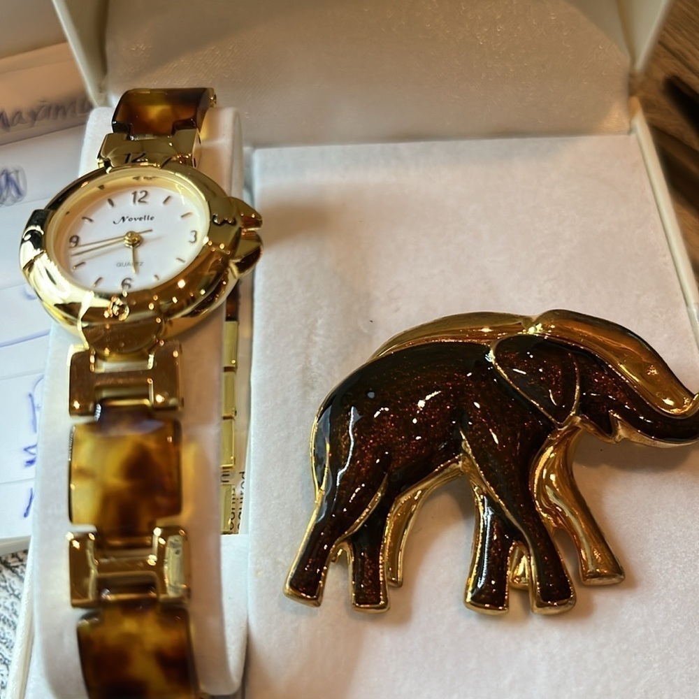Elephant Novelle watch Faux Tortoise Gold Tone Link Watch  Pin Gift Set